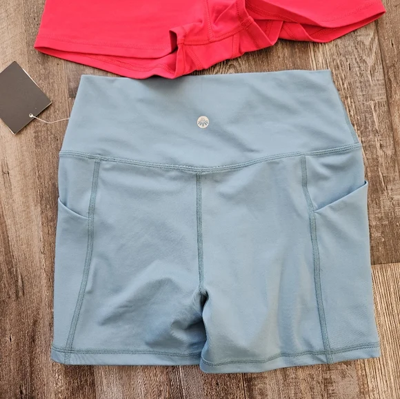 3 Shorts Bundle - Picture 4 of 11